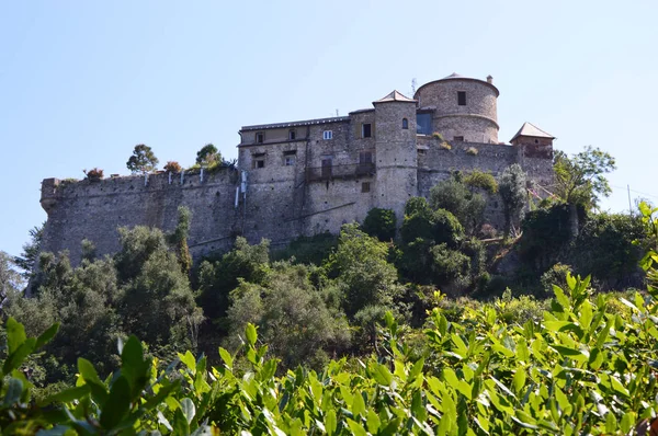 Castello Brown, znany także jako San Giorgio zamku znajduje się Muzeum dom położony wysoko nad port Portofino, Włochy — Zdjęcie stockowe