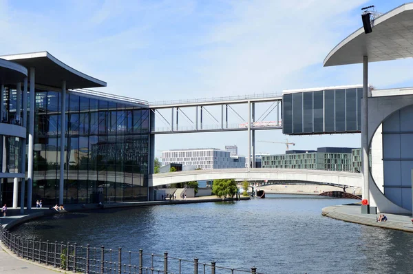 Paul-LOB-Haus kurma ve Marie-Elisabeth-Lders-Haus tesis Berlin, Almanya'nın hükümet bölgesinde arasında geçen Spree Nehri