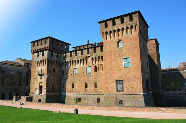Den medeltida St George Castle i Mantova (Mantua), Italien — Stockfoto