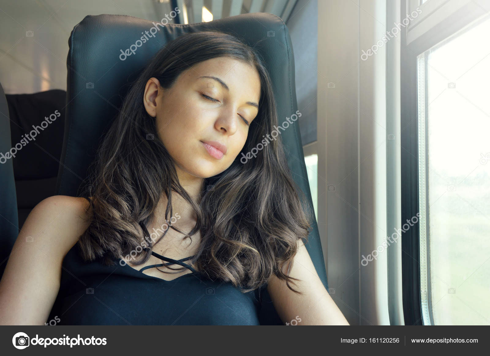 女孩 火车 车厢 睡着了 黎明 早晨 唯美 壁纸壁纸(小清新静态壁纸) - 静态壁纸下载 - 元气壁纸