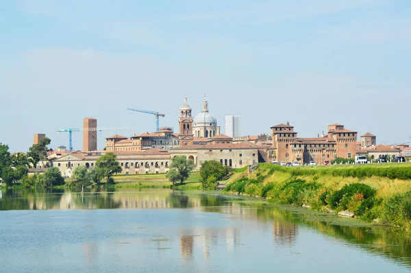 Bela vista panorâmica da histórica cidade de Mântua, na Lombardia, Itália — Fotografia de Stock