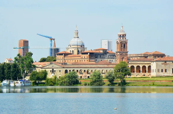 Bela vista panorâmica da histórica cidade de Mântua, na Lombardia, Itália — Fotografia de Stock