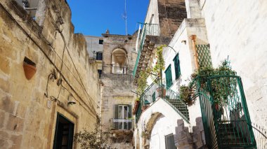 Matera, İtalya - 28 Temmuz 2017: tipik sokak Matera tarihi kent, Unesco Dünya Mirası ve Avrupa başkenti kültür 2019, Matera, Basilicata, İtalya