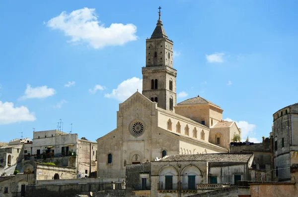 Schöner Blick auf die Kathedrale von Matera vom Balkon der Altstadt von Matera, UNESCO-Weltkulturerbe und europäische Kulturhauptstadt 2019, Matera, Basilikata, Italien — Stockfoto