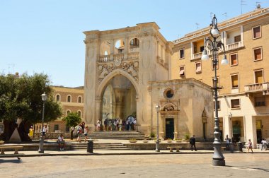 Lecce, İtalya - 2 Ağustos 2017: Sedile Sarayı ve St. Mark Kilisesi Sant'Oronzo Meydanı, Lecce, Apulia, İtalya