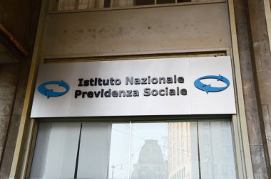 Milan, İtalya - 7 Eylül 2017:Facade İtalyan INPS Office, INPS olarak da bilinen Istituto Nazionale della Previdenza Ulusal Enstitüsü sosyal güvenlik anlam Sociale.