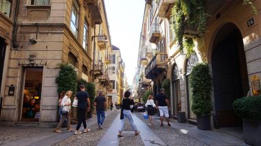 Milan, İtalya - 12 Eylül 2017: Tipik sokak mahallede Brera, Milano, İtalya