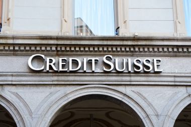Lugano, İsviçre - 27 Kasım 2017: Kredi Suisse Credit Suisse Bank ve diğer finansal hizmetler yatırımlar çalışır bir İsviçre çok uluslu finansal hizmetler holding şirketi grubudur.