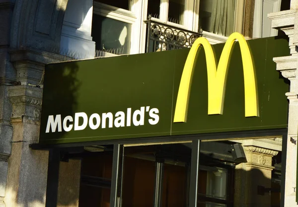 Тореллі Іспанія Листопада 2017 Року Макдональдс Restauraunt Логотип Mcdonald Найбільшою — стокове фото