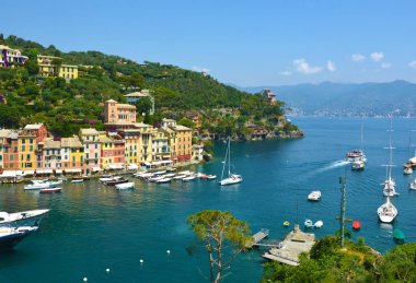 Güzel Yalı Portofino renkli evleriyle. Tipik İtalyan peyzaj yaz görme. Portofino, Ligurian Riviera, İtalya