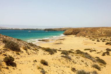 Güzel panoramik Lanzarote plajları ve kum tepeleri Playas de Papagayo, Costa del Rubicon, Kanarya Adaları'nda