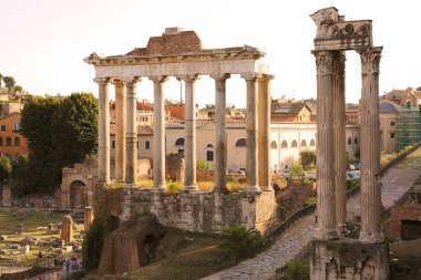 Roma Forumu 'nun Roma, İtalya' da gün batımındaki güzel manzarası.