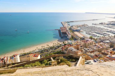 Alicante 'nin Akdeniz üzerindeki güzel şehri, İspanya