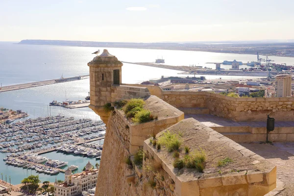 Château d'Alicante Santa Barbara avec vue aérienne panoramique sur la célèbre ville touristique de Costa Blanca, Espagne — Photo