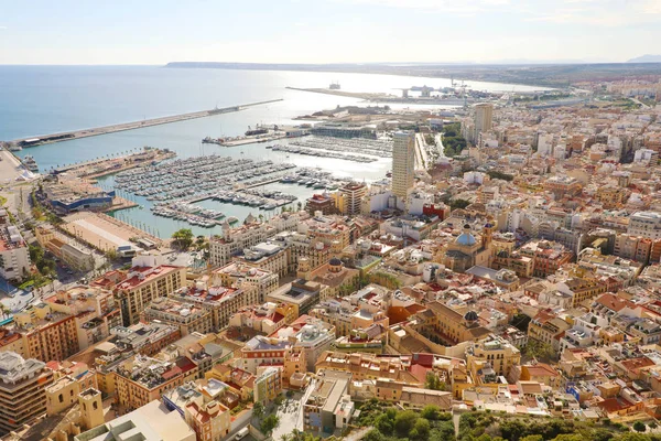 Hermoso paisaje urbano de Alicante en el mar Mediterráneo, España —  Fotos de Stock