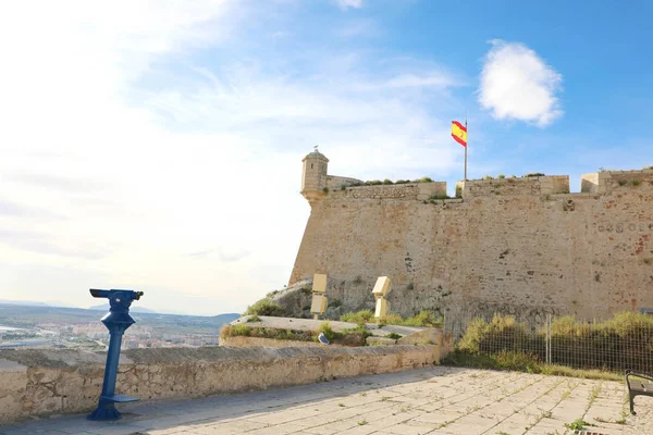 Hrad Alicante Santa Barbara s výhledem na město Alicante ve Španělsku — Stock fotografie