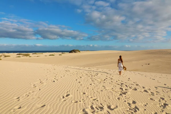 Stunning view of woman walking on Corralejo Dunas beach, Fuerteventura, Canary Islands — 스톡 사진