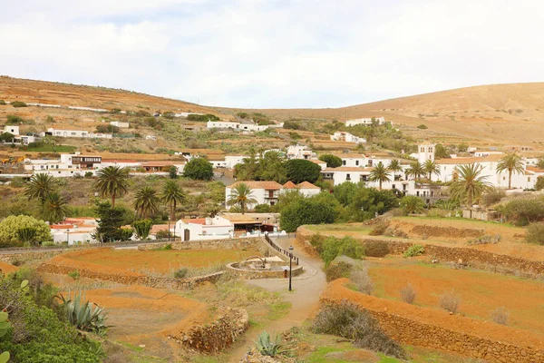 Betancuria uitzicht op een kleine stad Fuerteventura, Canarische Eilanden, Spanje — Stockfoto