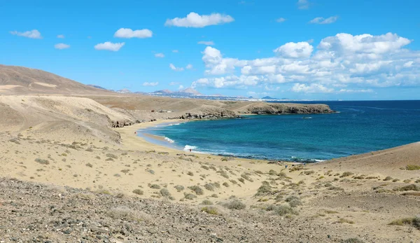 Caleta del Congrio समुद्र तट, Lanzarote, स्पेन का सुंदर दृश्य — स्टॉक फ़ोटो, इमेज