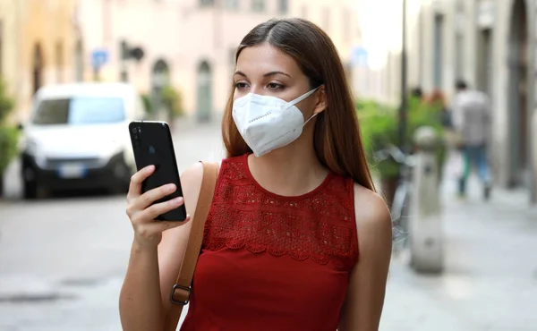 2014 Covid Portrait Young Woman Wearing Kn95 Ffp2 Mask Using — 스톡 사진