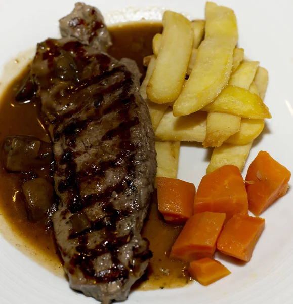 Rindersteak mit Gemüse — Stockfoto