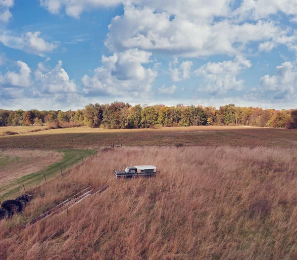 Abandoned and rusty vehicles in the autumn field — Stock Photo, Image