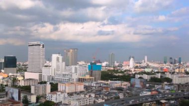 Bangkok Tayland - 21 Ekim: Görünüm iş bina Bangkok şehir alanı ve yüksek açı Hd, DIN Daeng bölge Bangkok, Tayland tarihinde 21 Ekim 2016 yılında çekim izleme ile kaydırma tarafından Bts tren