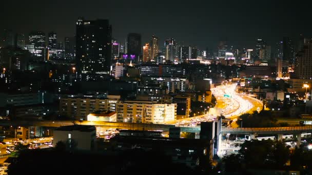 View of Business Building Bangkok localização da área do tráfego da cidade na vida noturna, tiro de ângulo alto em HD, Din Daeng District BANGKOK, Tailândia — Vídeo de Stock