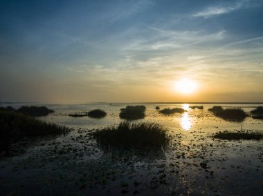 sunset ve alacakaranlık Tayland gölde havadan görünümü