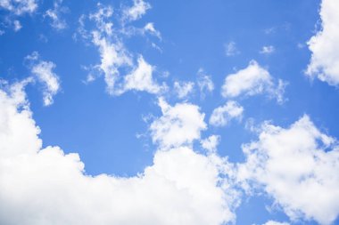 bulutlu gökyüzü ve berrak gökyüzü bulutlar arka plan