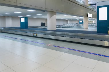 yolcu Bagaj veya baggag taşımak için boş Konveyör bant