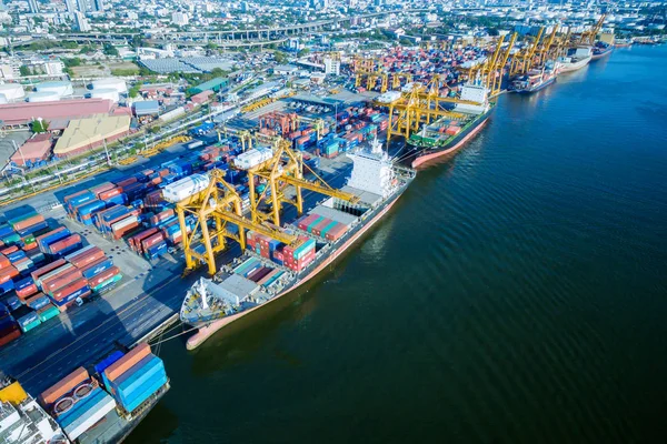 Vista aérea de contenedores y buques de carga, exportación de importación, negocios lo — Foto de Stock