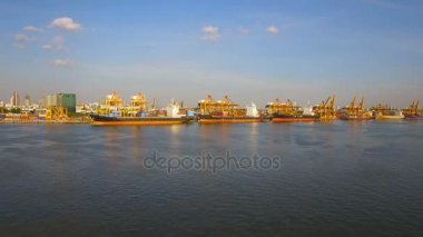 Bangkok Tayland - 27 Aralık: Konteyner kargo gemisi, ithalat ihracat, iş lojistik tedarik zinciri ulaşım kavramı havadan görünümü arka plan, timelapse 4 k, 27 Aralık 2016 nakliye için