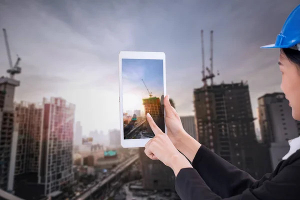 Asiatische Wirtschaftsingenieur Architektur professionelle Frau, trägt — Stockfoto