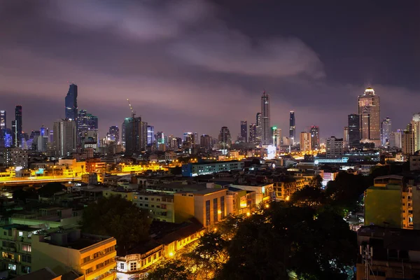 Área de paisagem urbana de negócios e edifício moderno cidade e transporte — Fotografia de Stock