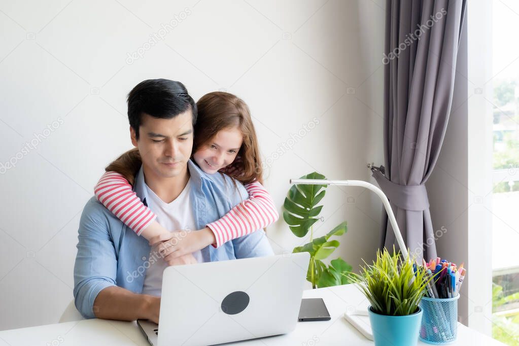man wearing blue shirt as casual style and using laptop with dau