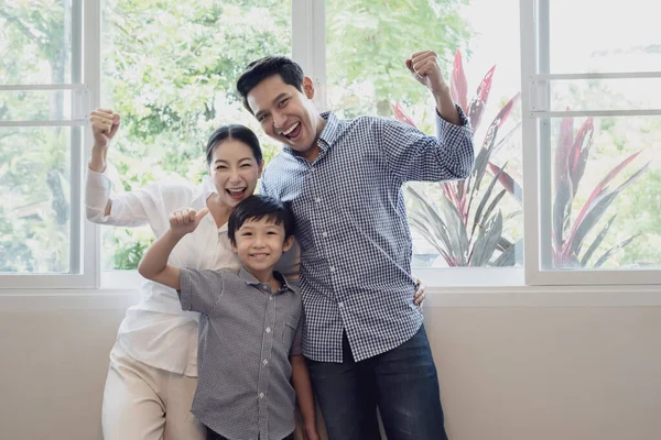 Happy asian young family, father, mother and son standing and hu — ストック写真