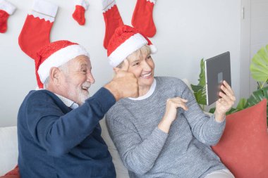 Yaşlı, beyaz, yaşlı bir adam ve kadın, konferansı... 