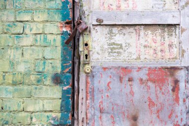 Eski kapı paslı kilit
