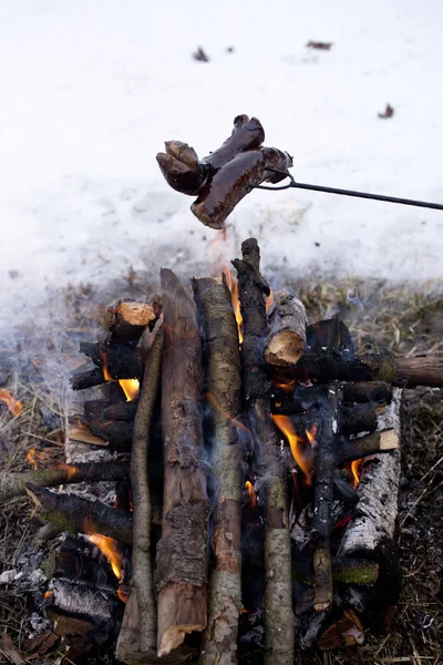 Lagerfeuer in der Winterzeit — Stockfoto