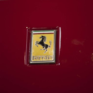 Varşova, Polonya, Mayıs 13: Oldtimer Ferrari araba logosu Varşova otomatik 13 Mayıs 2017 adil Nostalji, Varşova, Polonya.
