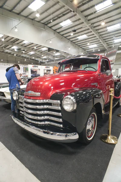 Warszawa, Polska, 13 maja: Oldtimer Chevrolet samochód na Nostalgy Auto Warszawa Targi na 13 maja 2017 w Warszawa, Polska. — Zdjęcie stockowe