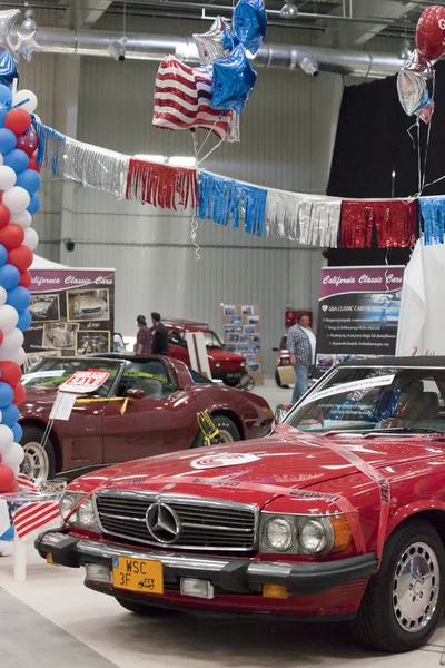 WARSAW, POLONIA, 13 de mayo: Oldtimer Mercedes coche en Varsovia Auto Nostalgy feria el 13 de mayo de 2017 en Varsovia, Polonia . — Foto de Stock