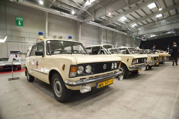 WARSAW, POLONIA, 13 de mayo: Oldtimer Fiat 125p coche en Varsovia Auto Nostalgy feria el 13 de mayo de 2017 en Varsovia, Polonia . — Foto de Stock