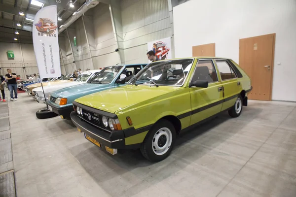 WARSAW, POLONIA, 13 de mayo: Oldtimer Polonez coche en Varsovia Auto Nostalgy feria el 13 de mayo de 2017 en Varsovia, Polonia . — Foto de Stock