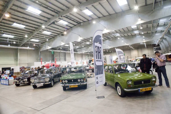 WARSAW, POLONIA, 13 de mayo: Oldtimer Fiat 125p coche en Varsovia Auto Nostalgy feria el 13 de mayo de 2017 en Varsovia, Polonia . —  Fotos de Stock