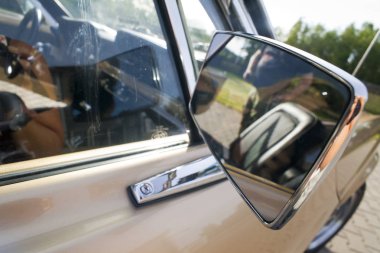 Varşova, Polonya, Mayıs 13: Oldtimer Ford Mustang 302 tarihinde Varşova otomatik 13 Mayıs 2017 adil Nostalji, Varşova, Polonya.
