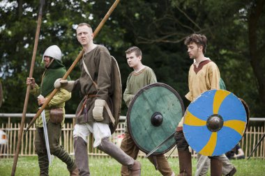 Drohiczyn, Polonya, 8 Temmuz: Ortaçağ savaşçı Vikingler, Baltık ve Slav savaşçılar toplantı 8 Temmuz 2017 Drohiczyn, Polonya'da üzerinde kavga sırasında.