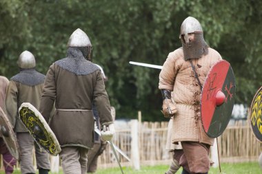 Drohiczyn, Polonya, 8 Temmuz: Ortaçağ savaşçı Vikingler, Baltık ve Slav savaşçılar toplantı 8 Temmuz 2017 Drohiczyn, Polonya'da üzerinde kavga sırasında.