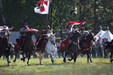 Kanatlı Hussars - askeri piknik üzerinde savaş inscenisation